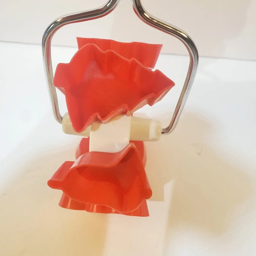 Vtg Wilton Santas Cookie Cutter Wheel 1992 6 Shapes Star Tree Bell Snowman Bear
